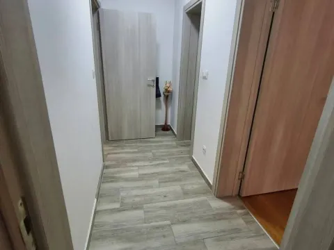 Izdavanje, dvosoban stan, 80m², Stari Aerodrom, Podgorica - image 13