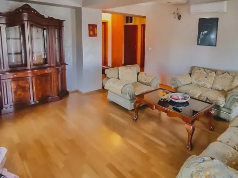 Izdavanje, dvosoban stan, 120m², Centar, Podgorica - image 4