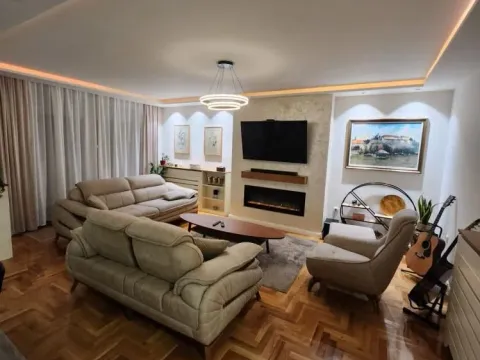 Prodaja, stan, 229m², Telep, Novi Sad Sve Podlokacije - image 1