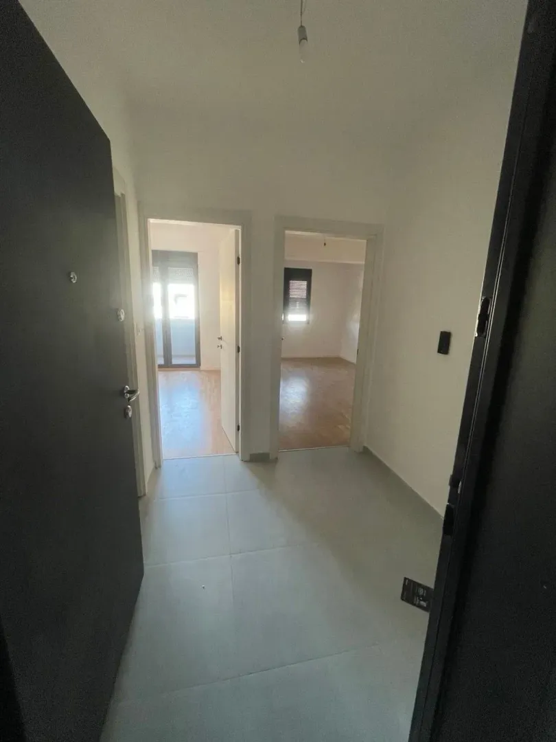 Izdavanje, jednosoban stan, 43m², Stari Aerodrom, Podgorica