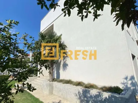 Sale, house, 340m², Zlatica, Podgorica - image 7