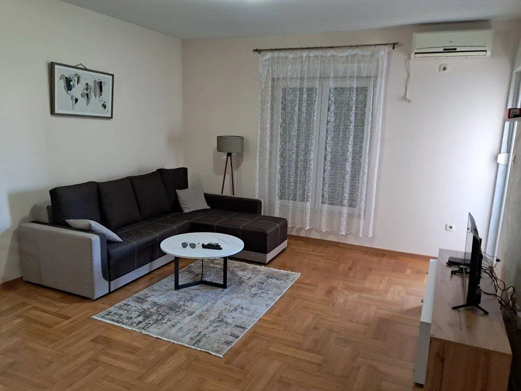 Izdavanje, jednosoban stan, 55m², Ljubović, Podgorica