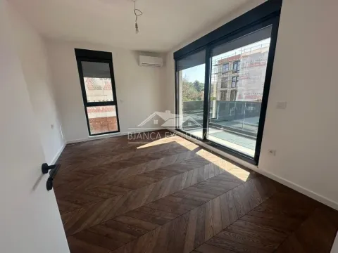 Prodaja, trosoban stan, 72m², Zemun Sve Podlokacije, Beograd
