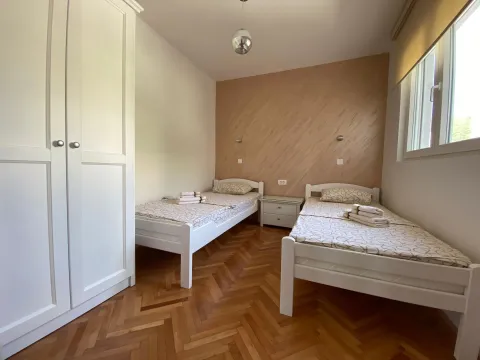 Izdavanje, trosoban stan, 120m², Bečići, Budva - image 17