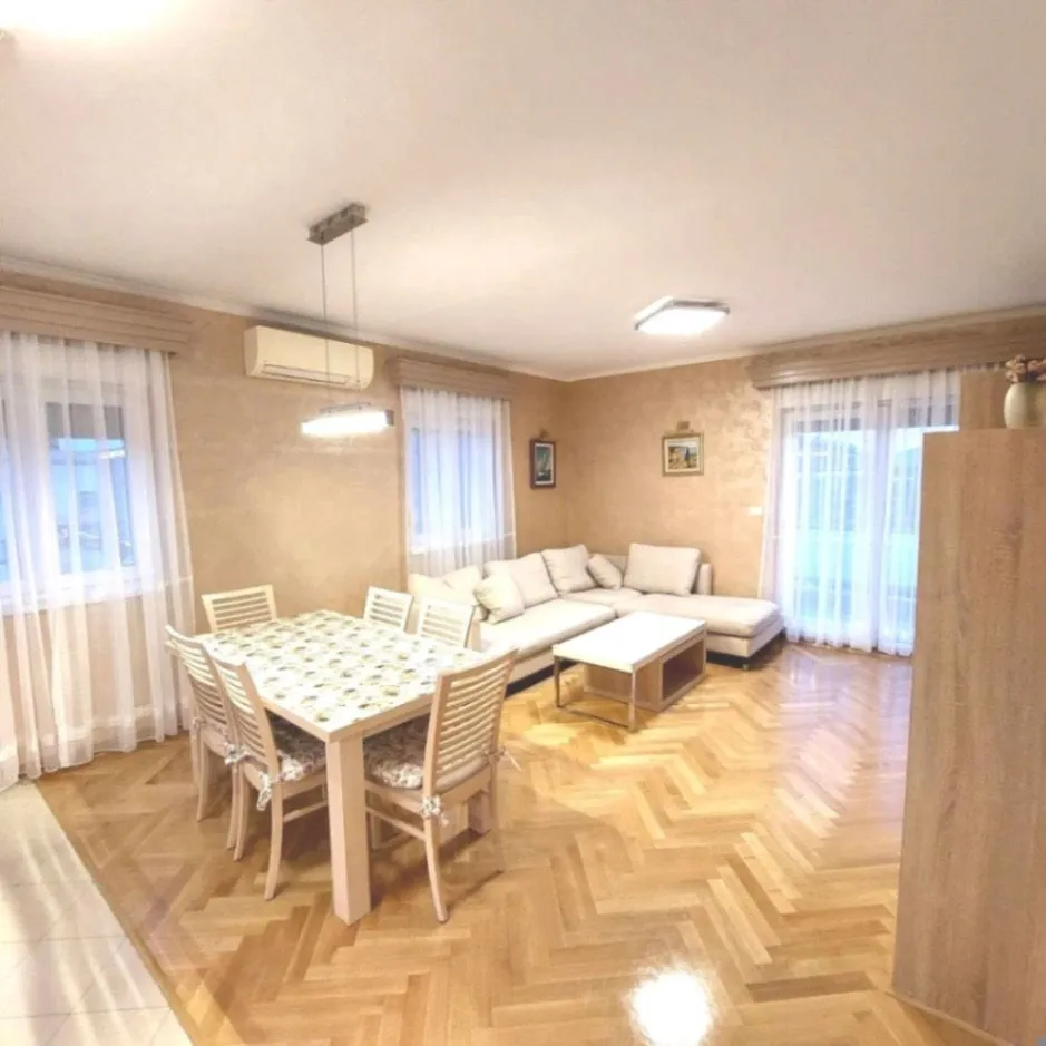 Izdavanje, dvosoban stan, 88m², City Kvart, Podgorica