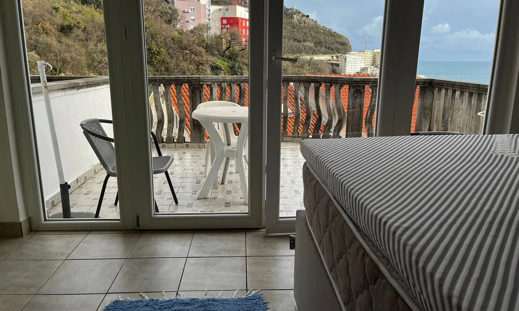 Izdavanje, jednosoban stan, 55m², Rafailovići, Budva
