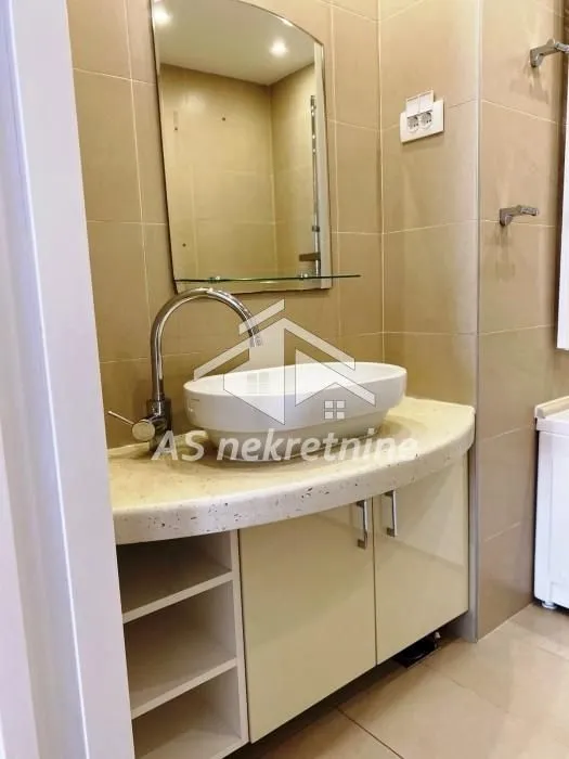 Izdavanje, trosoban stan, 58m², Zvezdara Sve Podlokacije, Beograd
