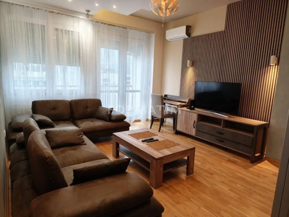 Izdavanje, dvosoban stan, 45m², Savski Venac, Beograd