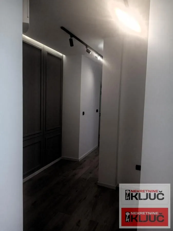 Prodaja, trosoban stan, 58m², Bulevar Oslobodjenja, Novi Sad Sve Podlokacije