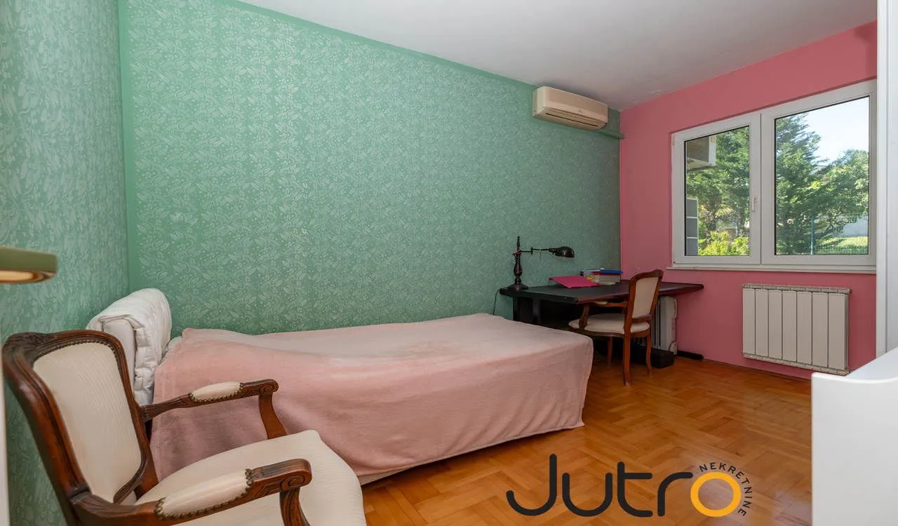 Izdavanje, trosoban stan, 115m², Gorica C, Podgorica