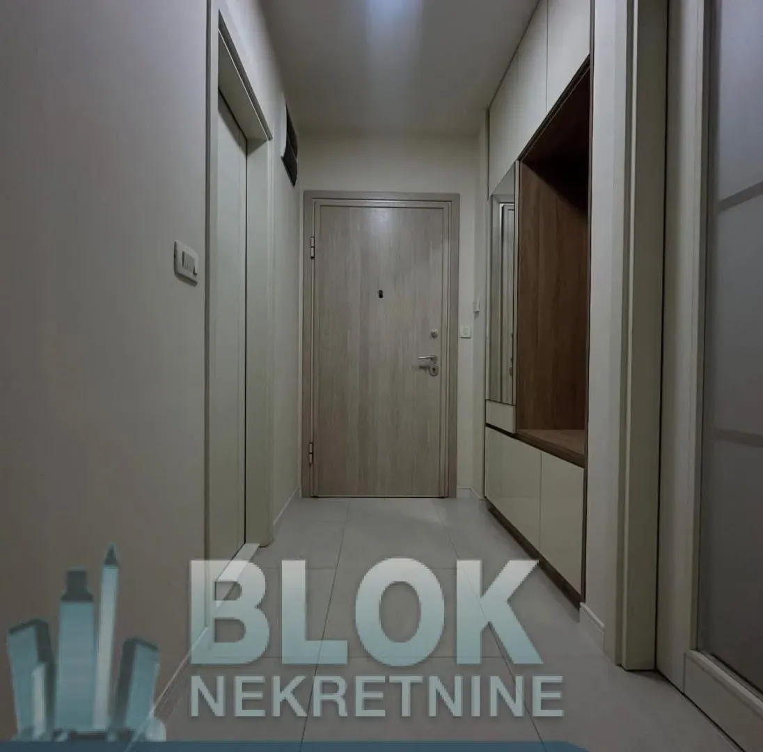 Izdavanje, jednosoban stan, 50m², Central Point, Podgorica
