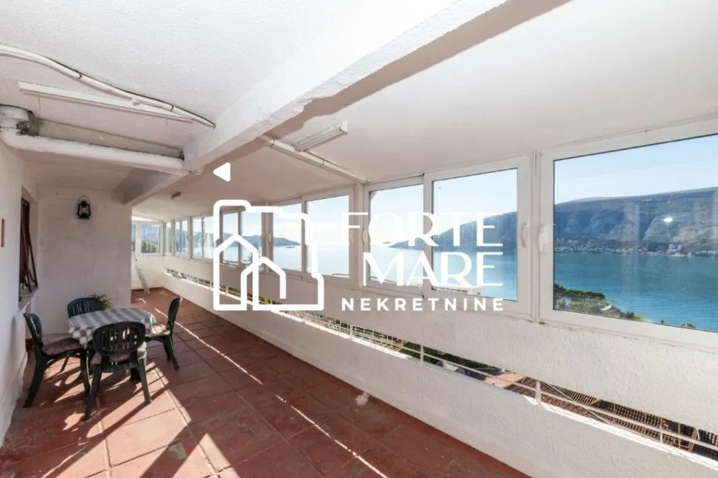 Prodaja, trosoban stan, 81m², Herceg Novi, Crna Gora