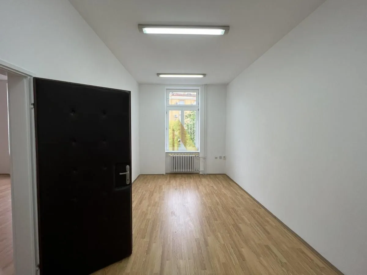 Rent, office space, 242m², Centar, Novi Sad