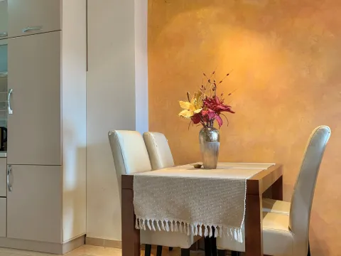 Izdavanje, jednosoban stan, 50m², City Kvart, Podgorica - image 4