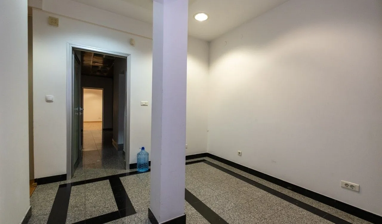 Rent, office space, 147m², Momišići, Podgorica