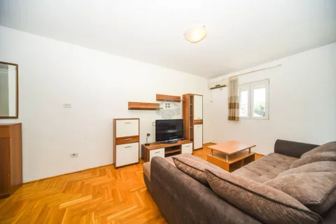 Izdavanje, jednosoban stan, 42m², City Kvart, Podgorica - image 2