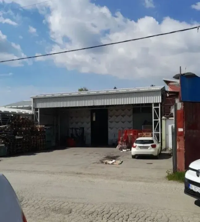 Prodaja, poslovni prostor, 570m², Radiofar, Surčin