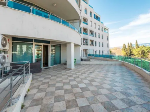 Prodaja, dvosoban stan, 124m², Centar, Podgorica - image 12