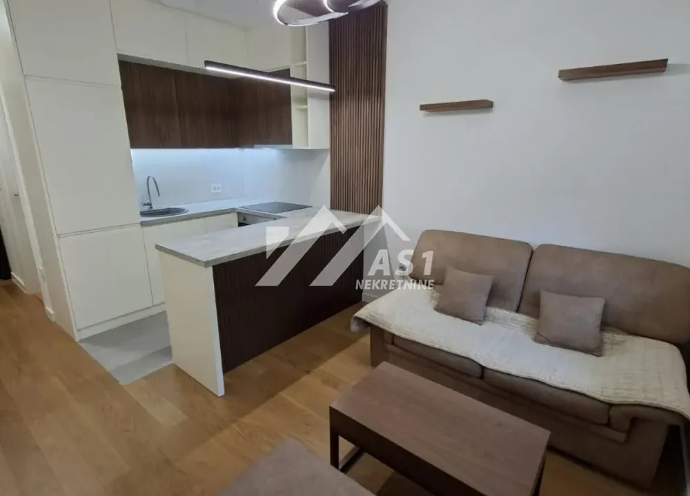 Izdavanje, jednosoban stan, 36m², Bulevar Evrope, Novi Sad Sve Podlokacije