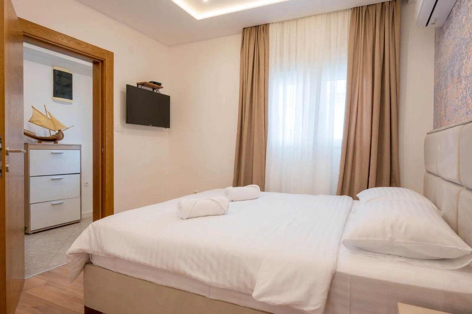 Izdavanje, dvosoban stan, 60m², Pod Kuk, Tivat