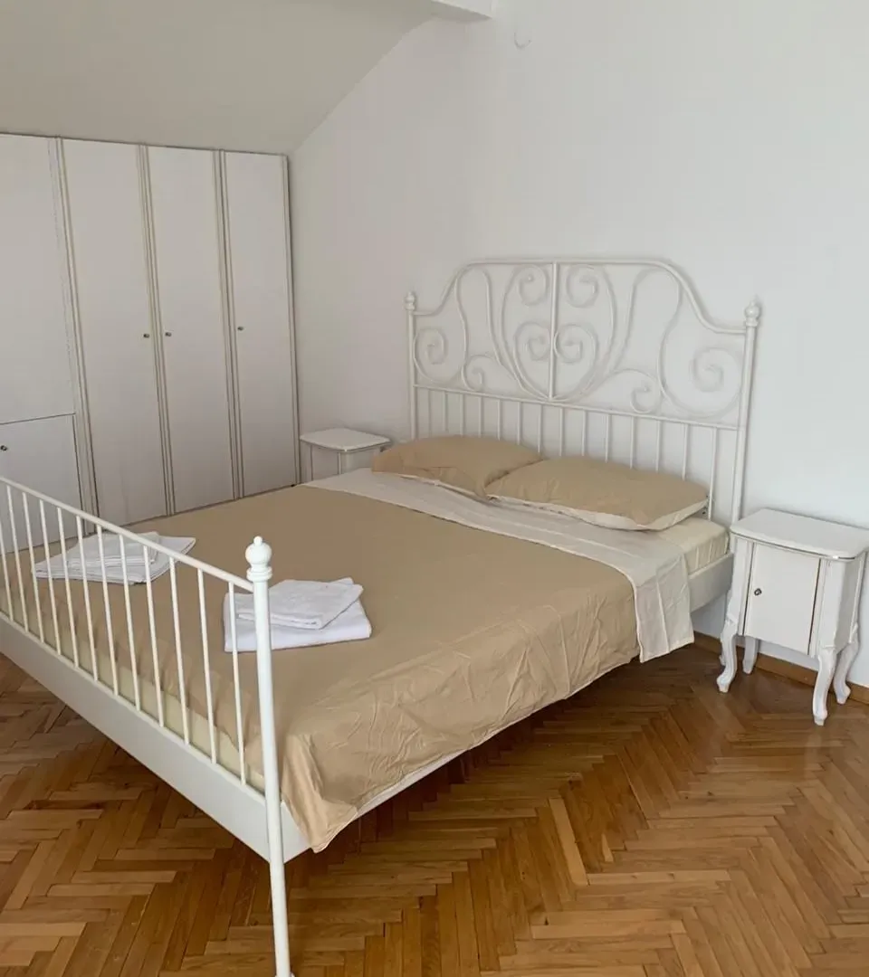 Rent, house, 250m², Zagorič, Podgorica