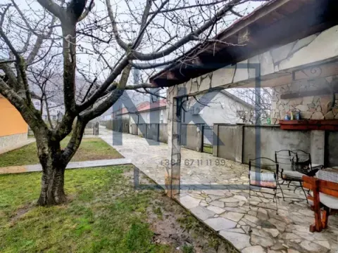 Rent, house, 170m², Tološi, Podgorica - image 11