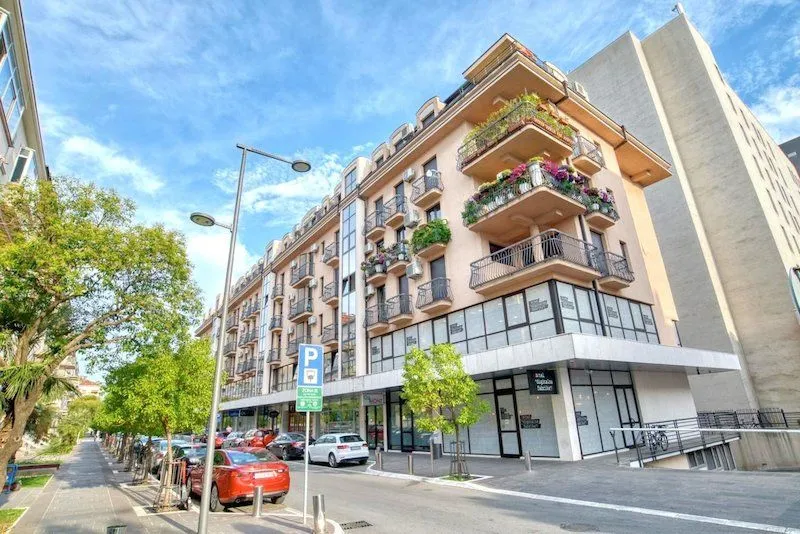 Izdavanje, stan, 90m², Centar, Podgorica