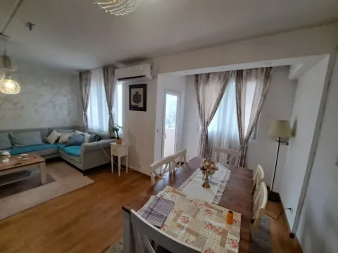 Izdavanje, dvosoban stan, 65m², Centar, Podgorica - image 5