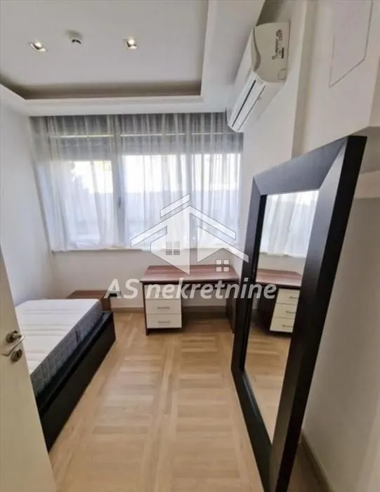 Izdavanje, četvorosoban stan, 148m², Savski Venac, Beograd