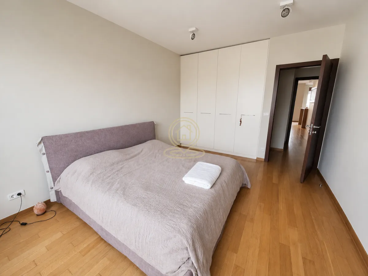 Izdavanje, trosoban stan, 103m², Vračar Hram, Vračar Sve Podlokacije
