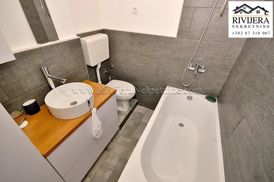 Prodaja, četvorosoban stan, 177m², Centar, Herceg Novi