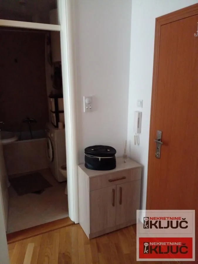 Izdavanje, jednosoban stan, 40m², Grbavica, Novi Sad Sve Podlokacije