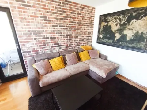 Izdavanje, jednosoban stan, 45m2, Blok 9, Podgorica Izdavanje, jednosoban stan, 45m2, Blok 9, Podgorica