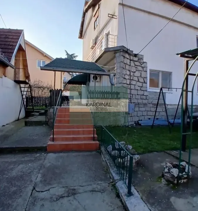 Prodaja, kuća, 240m², Jabučar, Kragujevac