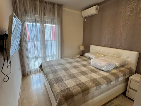 Izdavanje, jednosoban stan, 50m², City Kvart, Podgorica - image 8