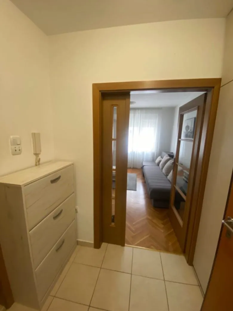 Rent, studio apartment, 28m², Blok 9, Podgorica