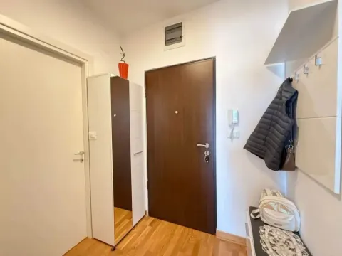 Izdavanje, jednosoban stan, 43m², City Kej, Podgorica - image 2