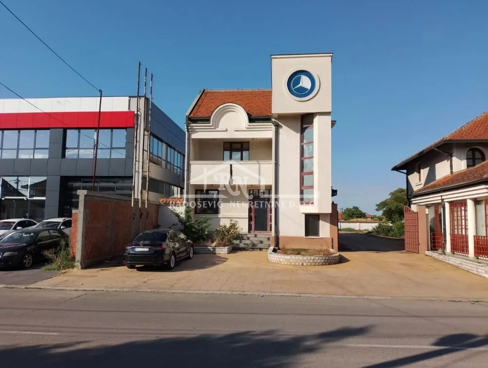 Izdavanje, poslovni prostor, 475m², Batajnica, Beograd