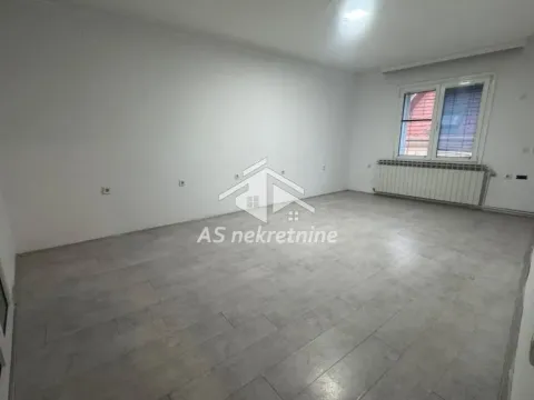 Empty room with laminate flooring and a single window. - image 4