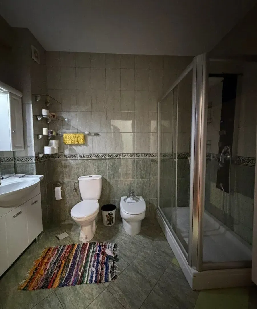 Izdavanje, trosoban stan, 100m², Gorica C, Podgorica