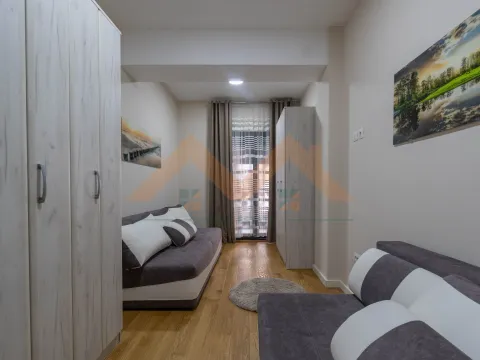 Izdavanje, dvosoban stan, 70m², Centar, Podgorica - image 9