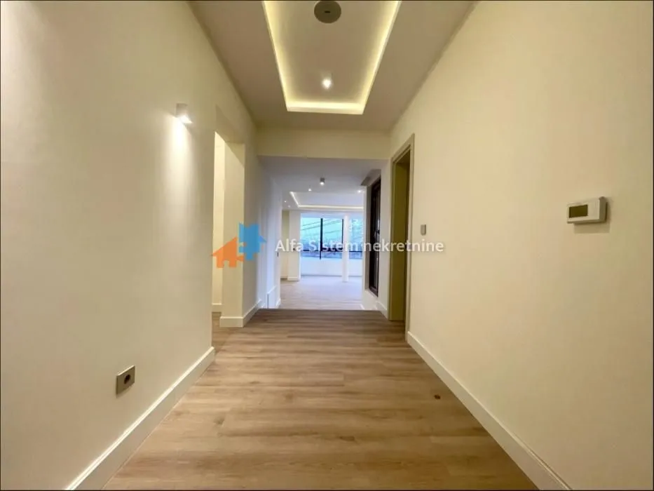 Izdavanje, četvorosoban stan, 153m², Savski Venac, Beograd