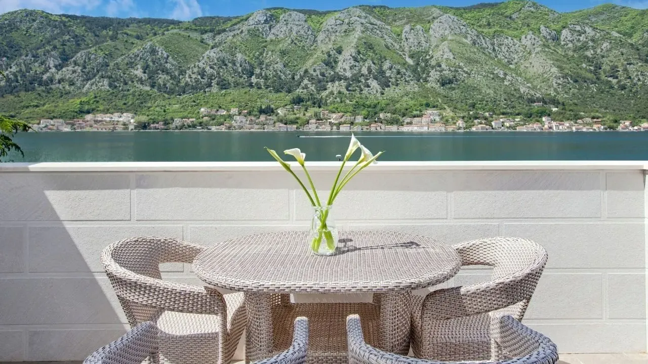 Sale, two bedroom apartment, 100m², Dobrota, Kotor