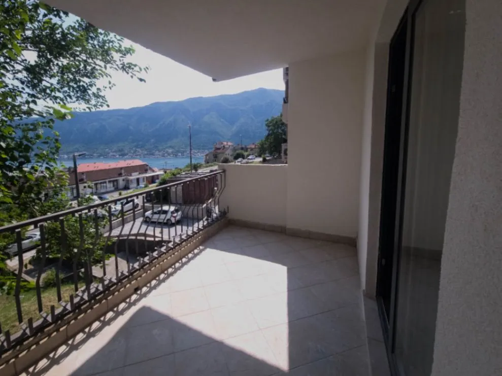 Izdavanje, jednosoban stan, 38m², Sveta Vrača, Kotor