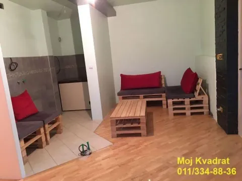 Izdavanje, poslovni prostor, 1700m², Pecinci, Srbija - image 9