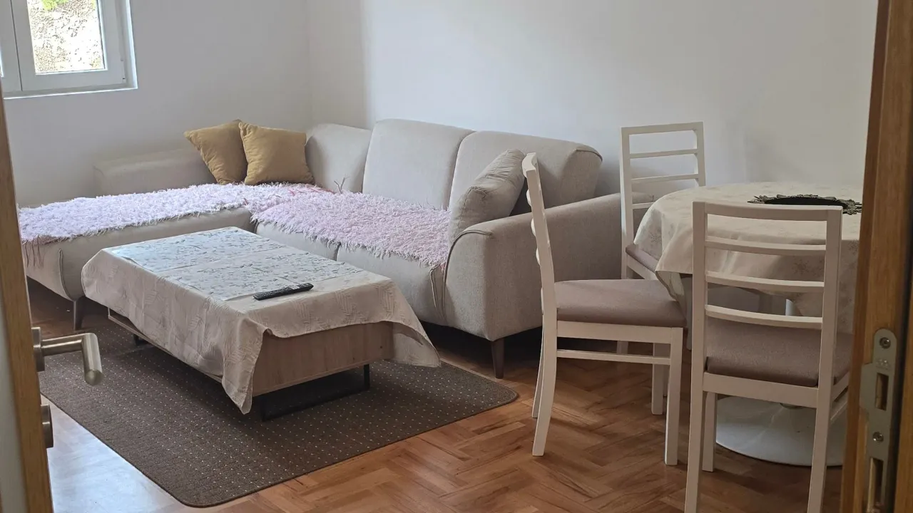 Izdavanje, dvosoban stan, 72m², Dubovica, Budva