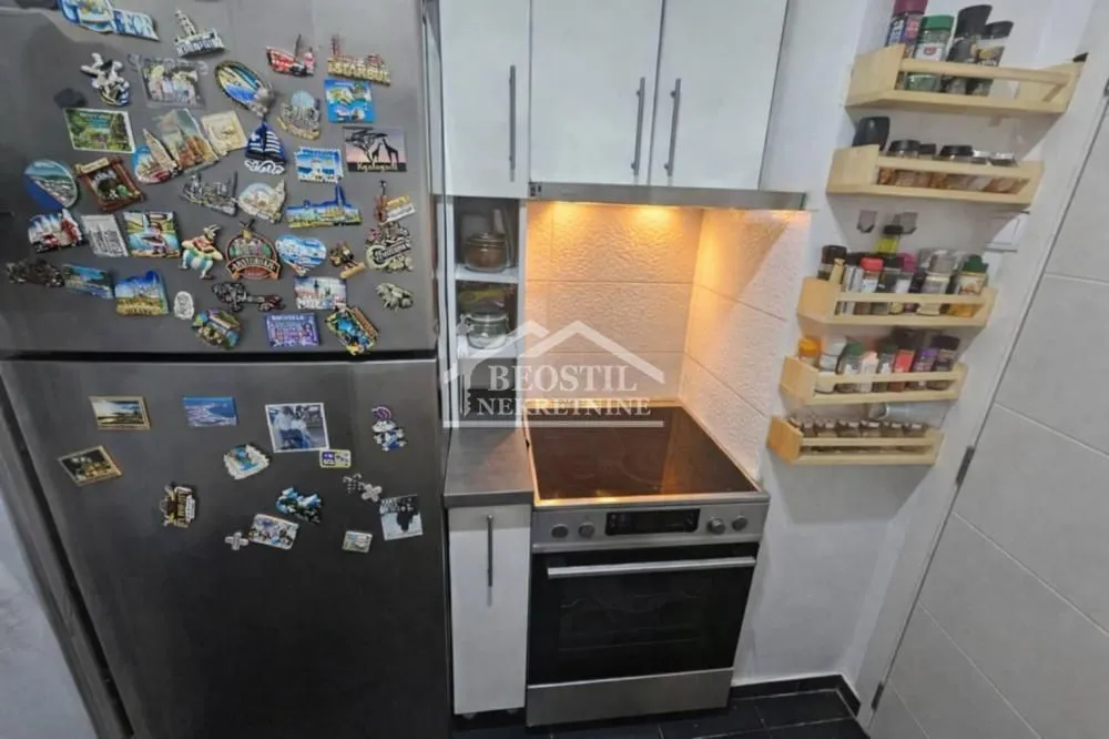 Prodaja, dvosoban stan, 61m², Resnik, Beograd