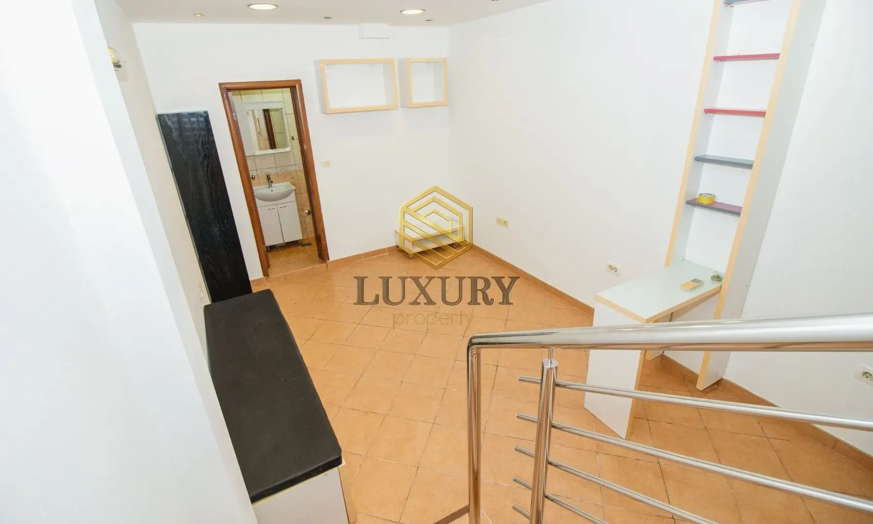 Izdavanje, poslovni prostor, 46m², Centar, Podgorica