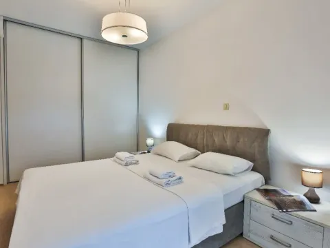 Izdavanje, jednosoban stan, 47m², Centar, Budva - image 2