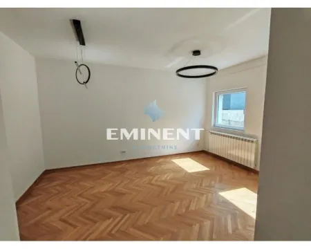Empty room with wooden parquet flooring and lighting fixtures. - image 2